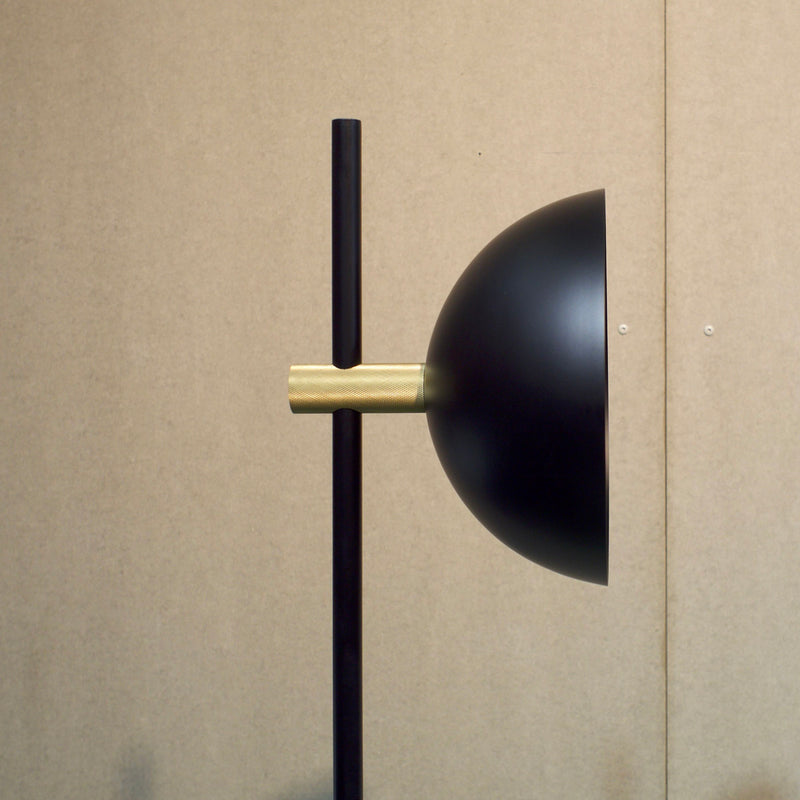 Handvärk Gulvlampe, Studio Floor Lamp, Sort og Messing - H165